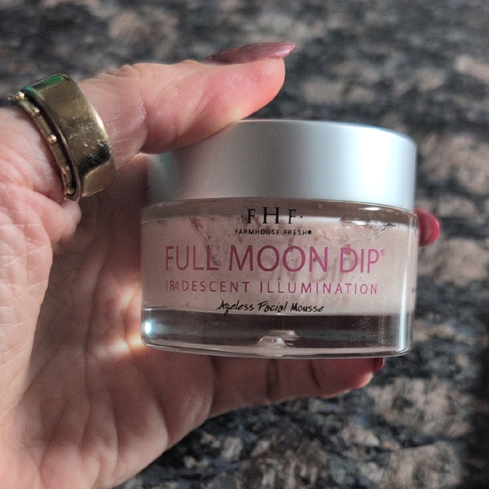 Full Moon Dip Facial Mousse - Iridescent Pink